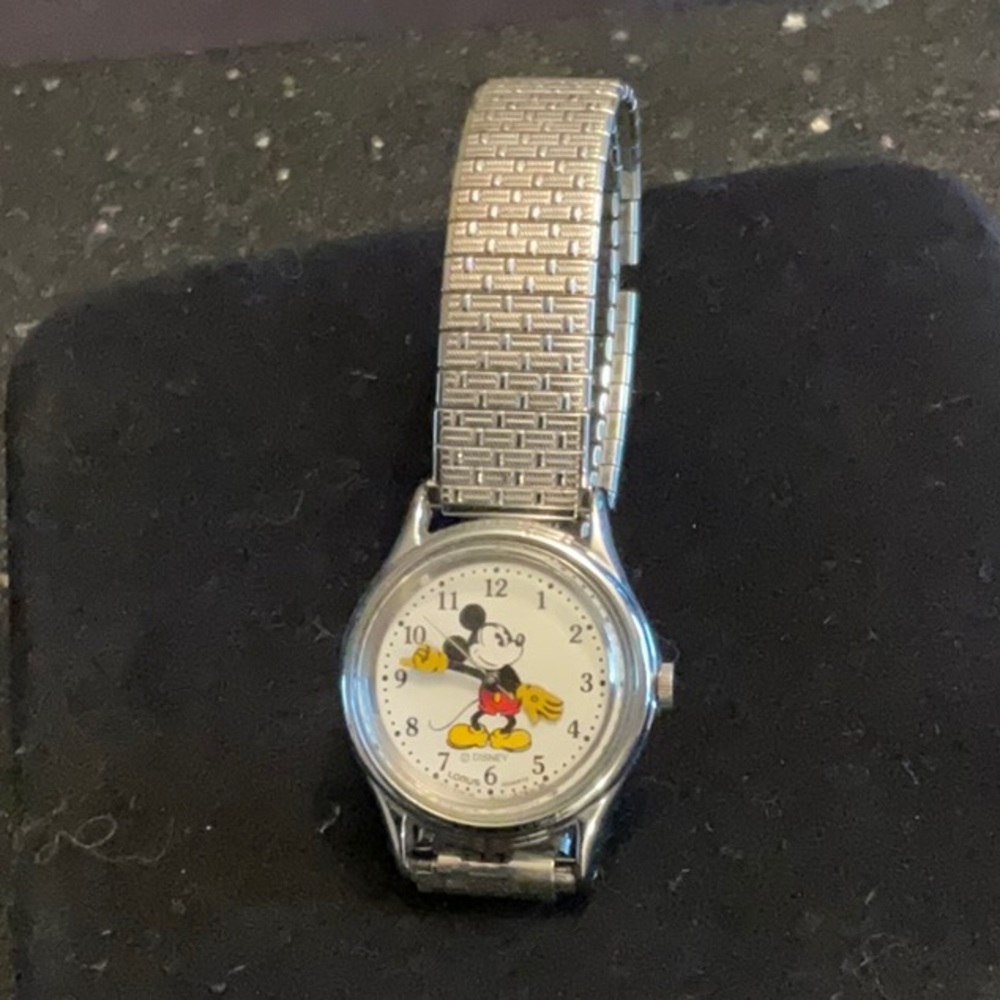 Small Mickey Mouse watch with stretch band
